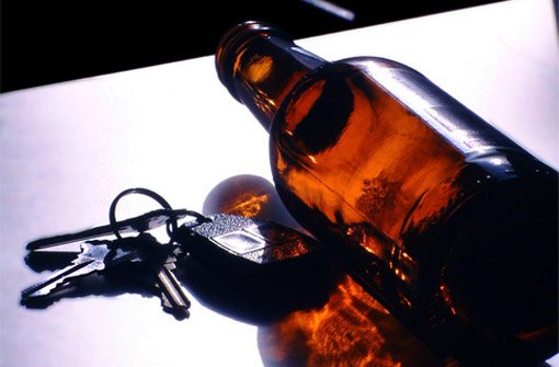 Ein Alkoholtest ergab einen Wert von knapp 2,5 Promille. (Symbolfoto) Foto: Arthur McDaughtry / shutterstock