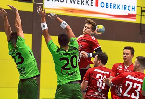 Jan Meinlschmidt (am Ball) erzielte in seiner ersten Partie nach der Verletzung elf Treffer.  Foto: Wendling Foto: Lahrer Zeitung