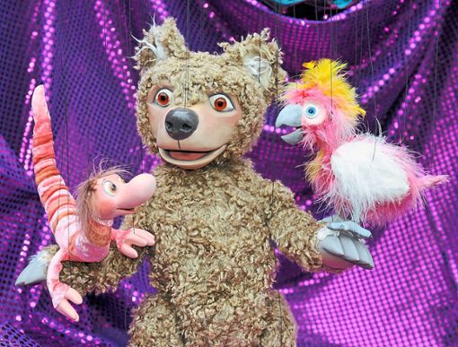 Wurm, Bär und Kakadu zeigen im Zirkus Marionetto des Figurentheaters Gregor Schwank ihre Kunststücke.  Foto: Schausteller