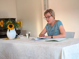 Heike Pfingsten-Kleefeld liest aus ihrem  Buch Kriegsenkelgefühle.  Foto: Reinhard Foto: Schwarzwälder Bote