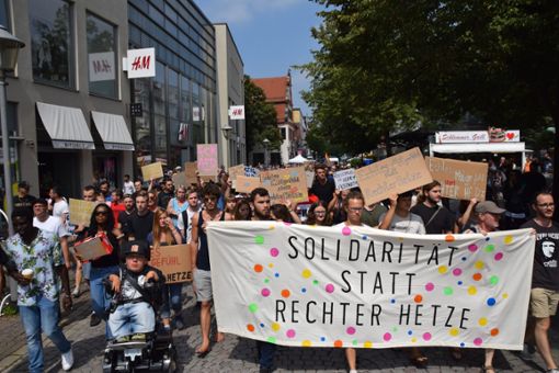Zwei Demonstrationen in der Offenburger Innenstadt anlässlich der tödlichen Messerattacke auf einen Arzt vorige Woche  verliefen am Samstagnachmittag weitgehend ruhig und nahezu friedlich.  Foto: Braun