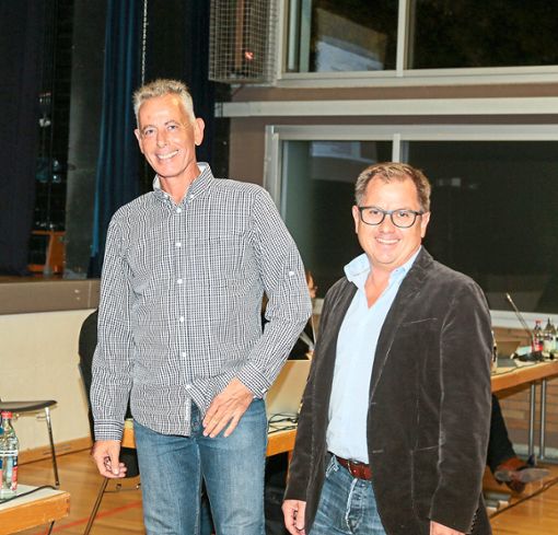 Bernhard Mösch (links) und Bernd Billharz wurden aus dem Gemeinderat verabschiedet. Quelle: Unbekannt