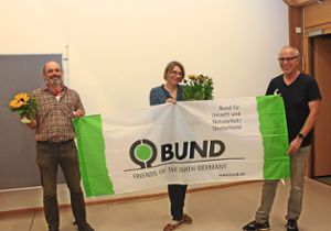 Die BUND-Ortsgruppe Lahr hat einen neuen Vorstand (von links): Der bisherige Vorsitzende Ulirch Sand, seine Nachfolgerin Katinka  Mangei und der  neue Rechner Rudolf Beiser. Foto: Mühl