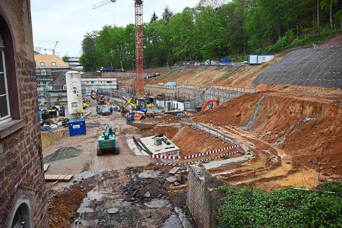 Auf dem Altenberg wird mächtig gebuddelt und betoniert. Der Bau läuft, der Streit darum ist nun beendet.Fotos: Braun