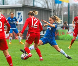 Die Frauen des  SC Sand (in blau) brauchen gegen den Tabellenletzten MSV Duisburg dringend Punkte.Foto: Heck Foto: Lahrer Zeitung