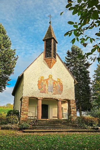 Seit 70 Jahren thront die Kapelle Maria Frieden bereits auf der Haselstaude über Kippenheim. Dieser runde Geburtstag wird am Samstag gefeiert.  Foto: Decoux-Kone