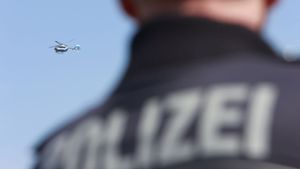 Polizeihubschrauber im Einsatz: Mann flüchtet nach versuchtem Raub in Altenheim