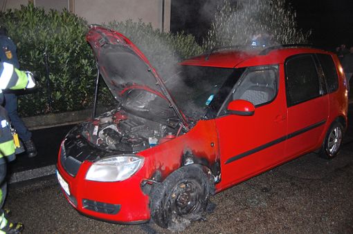In der Silvesternacht hat in Herbolzheim erneut ein Auto gebrannt.  Foto: FW Foto: Lahrer Zeitung