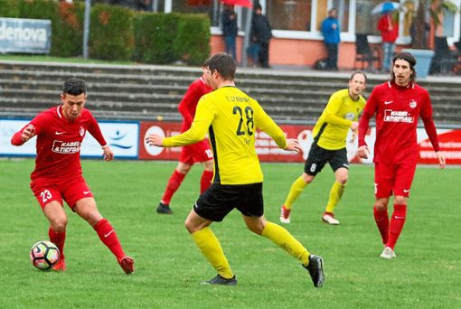 Offenburgs Luca Ernst (am Ball) war am letzten Spieltag beim lockeren 3:0 gegen Mörsch ein Aktivposten. Foto: Jörger Foto: Lahrer Zeitung
