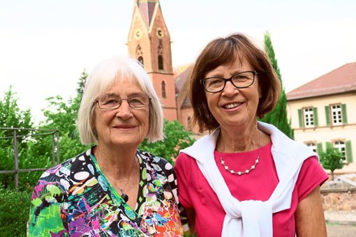 Ilse Müller (links) und Irmgard Wetterer begeisterten mit ihrem Film und Bildern im Seniorenwerk Oberweier. Foto: cbs Foto: Lahrer Zeitung