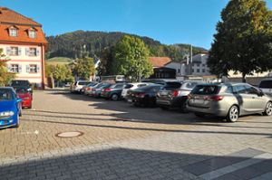 Zu Unterrichtszeiten gibt es direkt an den Schulen keinen freien Parkplatz mehr. Foto: Kornfeld Foto: Schwarzwälder Bote