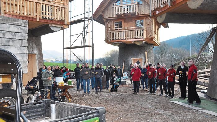 Richtfest in Seelbach: Baumhäuser werden bereits gebucht