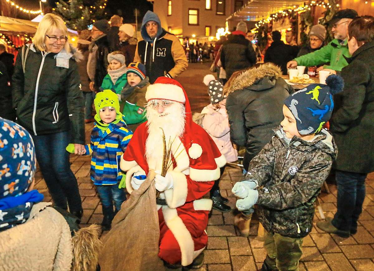 Der Nikolaus wird in diesem Jahr keine Kinderaugen zum Strahlen bringen  – zumindest nicht auf dem Kippenheimer Weihnachtsmarkt. Foto: Decoux-Kone
