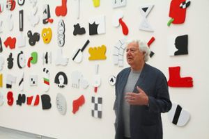 José de Guimaraes vor einer seiner Installationen im Museum Würth in Erstein. Foto: Haberer Foto: Lahrer Zeitung