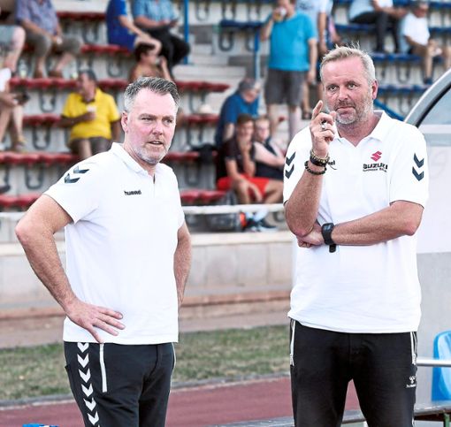 War nach dem Spiel enttäuscht: Petro Müller (links) – hier mit Trainer Oliver Dewes.  Foto: Künstle Foto: Lahrer Zeitung