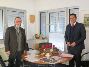 Bürgermeister Thomas Schäfer (links) hat den SPD-Abgeordneten Johannes Fechner in Seelbach begrüßt. Thema des Gesprächs war unter anderem die Corona-Lage.  Foto: Büro Johannes Fechner