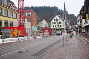 Bei der Graf-Heinrich-Schule soll die Straße bis etwa Mai halbseitig gesperrt werden. Foto: Reinhard