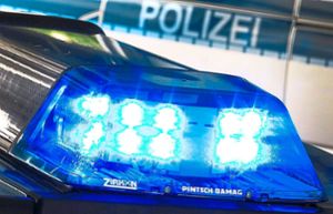 Ein 63-jähriger Mann hat sich am Freitagabend bei Oberkirch mit seinem Traktor überschlagen und dabei schwerste Verletzungen davongetragen. Laut Polizei starb er noch an der Unfallstelle. (Symbolfoto) Foto: Gentsch