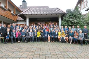 Im Kreis von Familie, Freunden und Weggefährten feierte Rolf Kaufmann seinen 90. Geburtstag im Mühlenhof in Oberweier.  Foto: Bohnert-Seidel