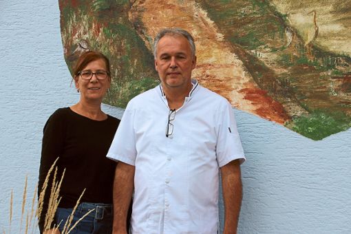 Dirk Arndt und Petra Kiel sind die neuen Pächter des Ottenheimer Anglerheims.  Foto: Lehmann