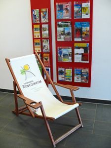 Willkommen daheim: Der Ringsheim-Liegestuhl von der LGS steht nun im Rathaus. Foto: Gemeinde Ringsheim Foto: Lahrer Zeitung