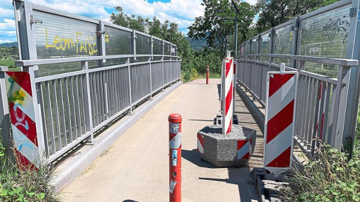 Oberschopfheim stellt Betonkübel auf: Mit Autos auf der Radbrücke ist Schluss