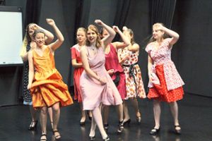 Die Tänzerinnen befinden sich derzeit mitten in der Hochübungsphase für das RGG-Musical.   Foto: Beule