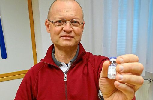Impfstoff ist Mangelware: Arzt Igor Reitmann musste vielen Patienten absagen. Foto: Fischer