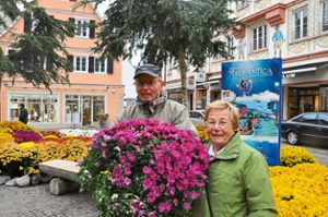 Ehrenamtliche  Helfer  des Freundeskreises Blumen öffnen Herzen:  Edgar Lehmann und Marianne Simon Foto: Heitz Foto: Lahrer Zeitung