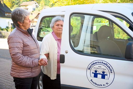 Die Nachbarschaftshilfe unterstützt nicht nur ältere Menschen in vielen Lebenlagen. Foto: Kiryakova