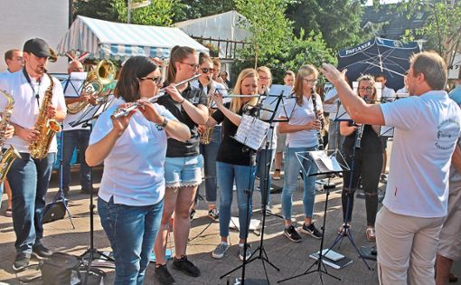 Der Schützen-Musikverein Kippenheimweiler umrahmte die Festeröffnung mit schwungvollen Melodien.   Foto: Mühl
