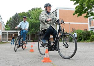 Übung macht den Meister: Wer sich mit  E-Bikes noch  unsicher fühlt, kann künftig   ein Training mitmachen.  Foto: Seidel