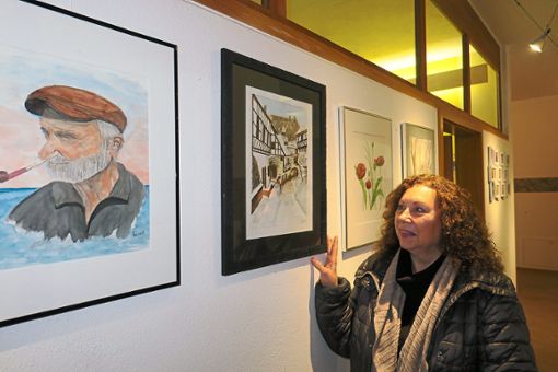 Elke Hertenstein zeigt ihre Bilder in der Physiopraxis Sutter und Vlug in Friesenheim.  Foto: Bohnert-Seidel Foto: Lahrer Zeitung