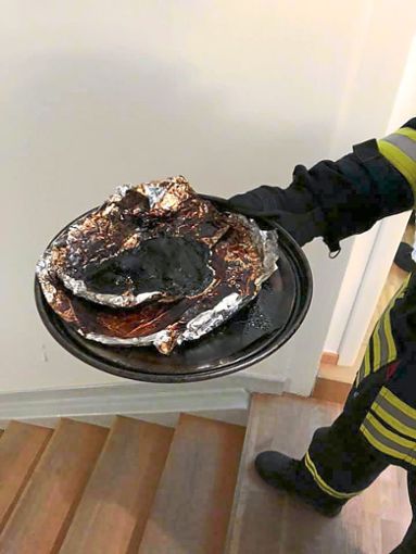 Das verbrannte Essen, das den Einsatz ausgelöst hatte,  war nicht mehr genießbar. Foto: Feuerwehr Foto: Lahrer Zeitung