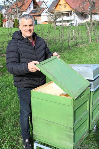 Frank Eble ist seit gut drei Jahren für die vereinseigenen Bienenvölker zuständigFoto: privat Foto: Schwarzwälder Bote