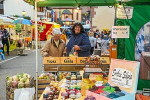 Von Sockenbis hin zu Obst: Beim Krämermarkt des Mahlberger Stadtfests gab es einiges zu kaufen.   Foto: Decoux-Kone