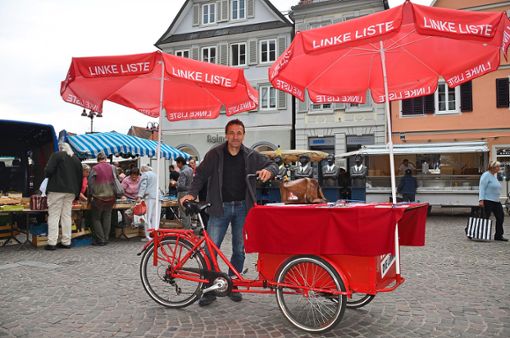 Unterwegs: mit dem Linken Lasten-Mobil: OB-Kandidat Lukas Oßwald  geht samstags  in der Innenstadt auf Tour. Foto: Maier Foto: Lahrer Zeitung