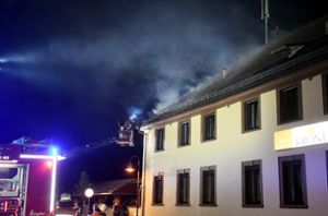 In der Nacht von Sonntag auf Montag hat der Dachstuhl des Gasthauses Krone in Friesenheim gebrannt. Foto: Künstle