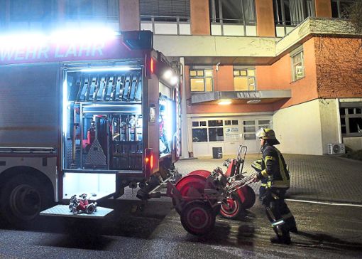 Die Feuerwehr war Samstagnacht am Lahrer Klinikum im Einsatz. Foto: Künstle Foto: Lahrer Zeitung