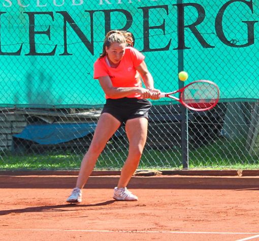 Lea Gasparovic aus Aachen setzte sich in einem umkämpften Damenfinale gegen die Favoritin Diana Marcinkevica mit 6:4 und 7:6 durch.  Foto: Mutz Foto: Lahrer Zeitung