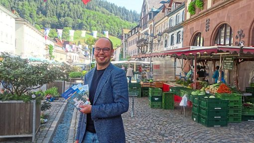 Simon Vollmer will den Touristen in Wolfach die Schönheit der Region zeigen. Foto: Fischer