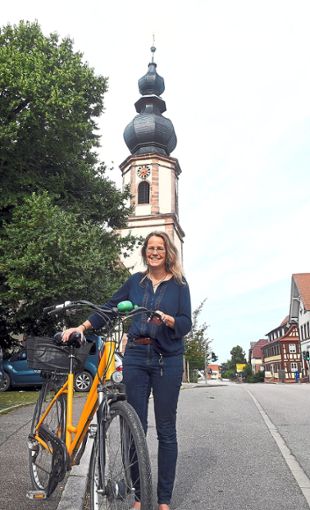 Pfarrerin Renate Malter ist in ihrer Freizeit gerne sportlich aktiv – gerne fährt sie Rad und geht schwimmen. Foto: Künstle