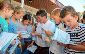 Bürgermeister Jochen Paleit fand an der Ferdinand-Ruska-Schule dankbare Abnehmer für das Ferienprogramm. Foto: Decoux-Kone Foto: Lahrer Zeitung
