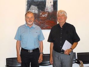 Im August gaben Franz Kook (links) und Bürgermeister Siegfried Scheffold einen Überblick über das Geschäftsjahr 2019 der Bürgerstiftung.Archivfoto: Kornfeld Foto: Schwarzwälder Bote