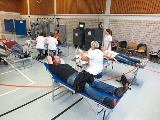 Mehr als 100 Blutspender ließen sich  in Kappel die Nadel anlegen, elf davon zum ersten Mal. Foto: Rest Foto: Lahrer Zeitung