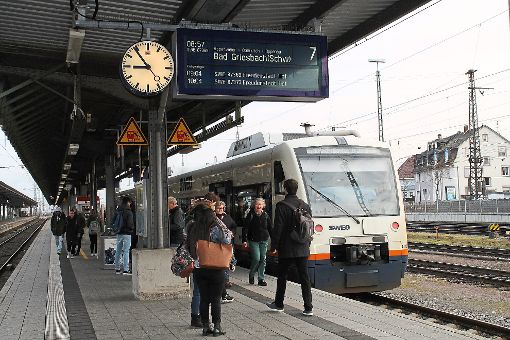 Die Ortenau-S-Bahn zwischen Offenburg und Hausach muss für einige Wochen durch Busse ersetzt werden.  Foto: Archiv: Achnitz