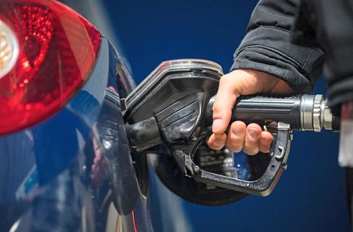 In Frankreich wirkt seit Freitag ein von der Regierung beschlossener Preisnachlass auf Benzin und Diesel – davon profitieren auch Deutsche. Foto: Murat