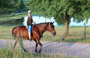 Verena Beck ist gerne auf ihrem Pferd Poco unterwegs. Doch nicht immer können die beiden den gemeinsamen Ausritt so genießen wir hier. Foto: privat Foto: Lahrer Zeitung