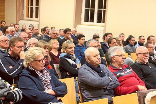 Deutlich mehr als 100 Besucher kamen zur  Bürgerversammlung in der alten Turn- und Festhalle.  Foto: Schnabl Foto: Lahrer Zeitung