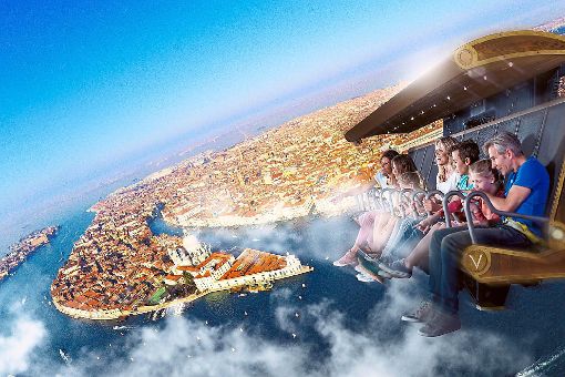 Das Flying-Theater ermöglicht den Besuchern einen virtuellen Flug über Europa – etwa über Venedig.  Foto: Europa-Park